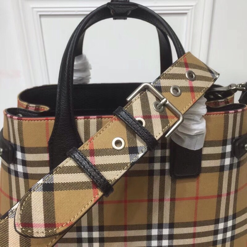 Burberry House Check Derby Medium Banner Purse Tote Black For Women, Women’s Bags 14in/35cm