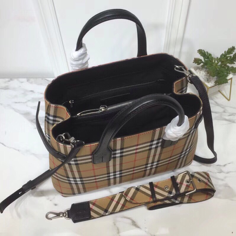 Burberry House Check Derby Medium Banner Purse Tote Black For Women, Women’s Bags 14in/35cm