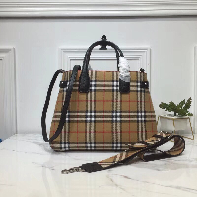 Burberry House Check Derby Medium Banner Purse Tote Black For Women, Women’s Bags 14in/35cm