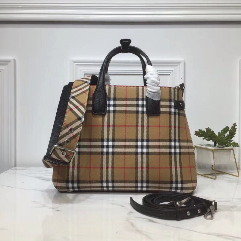 Burberry House Check Derby Medium Banner Purse Tote Black For Women, Women’s Bags 14in/35cm