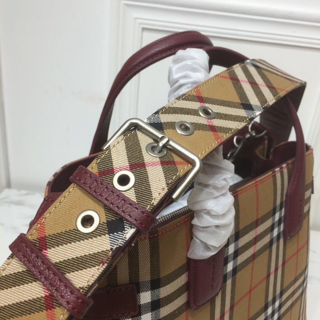 Burberry House Check Derby Medium Banner Purse Tote Purple For Women, Women’s Bags 14in/35cm