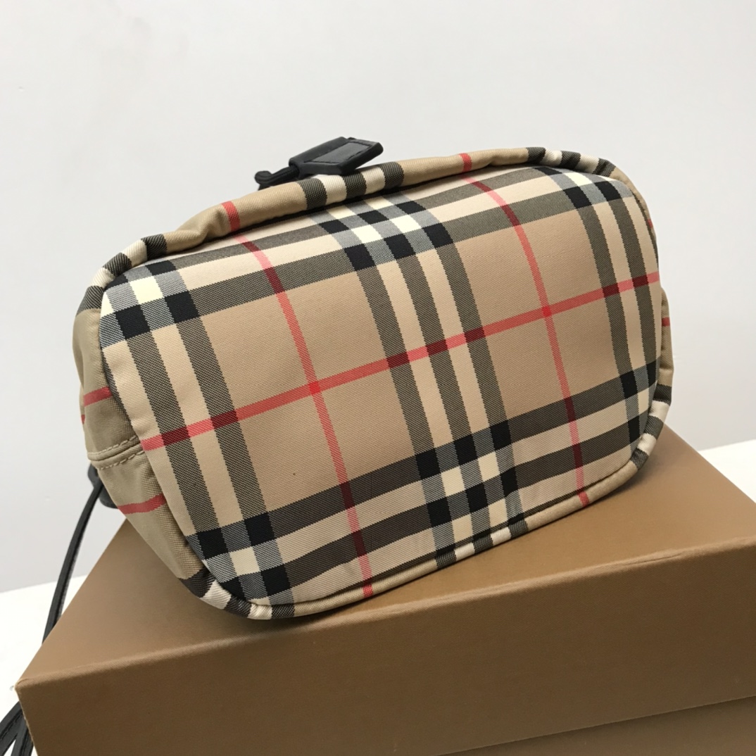 Burberry Icon Stripe Nylon Drawcord Pouch Archive Beige For Women, Women’s Bags 7.7in/19.5cm