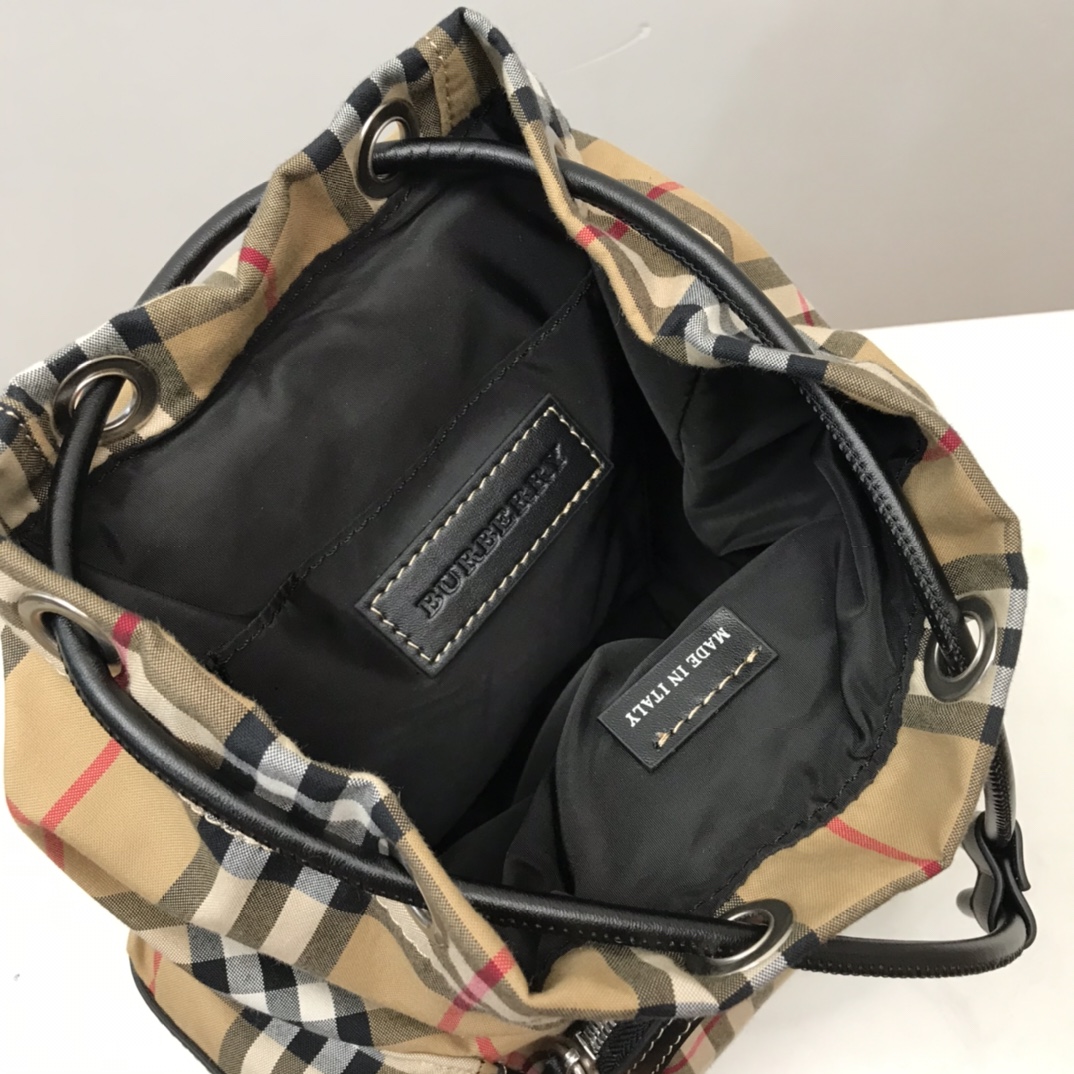 Burberry Medium Rucksack In Vintage Check Cotton Canvas-Sandy For Women, Women’s Bags 13in/33cm