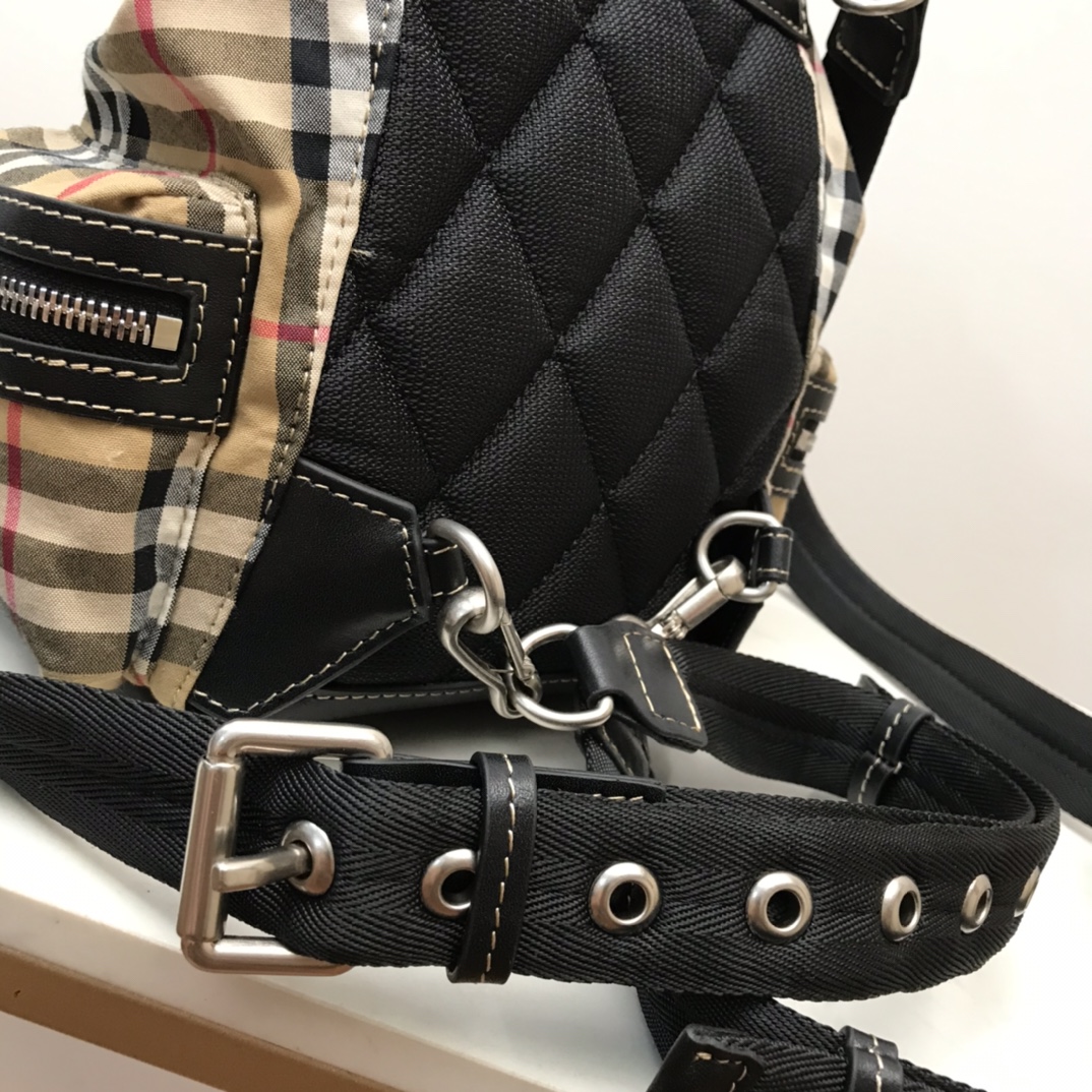 Burberry Medium Rucksack In Vintage Check Cotton Canvas-Sandy For Women, Women’s Bags 13in/33cm