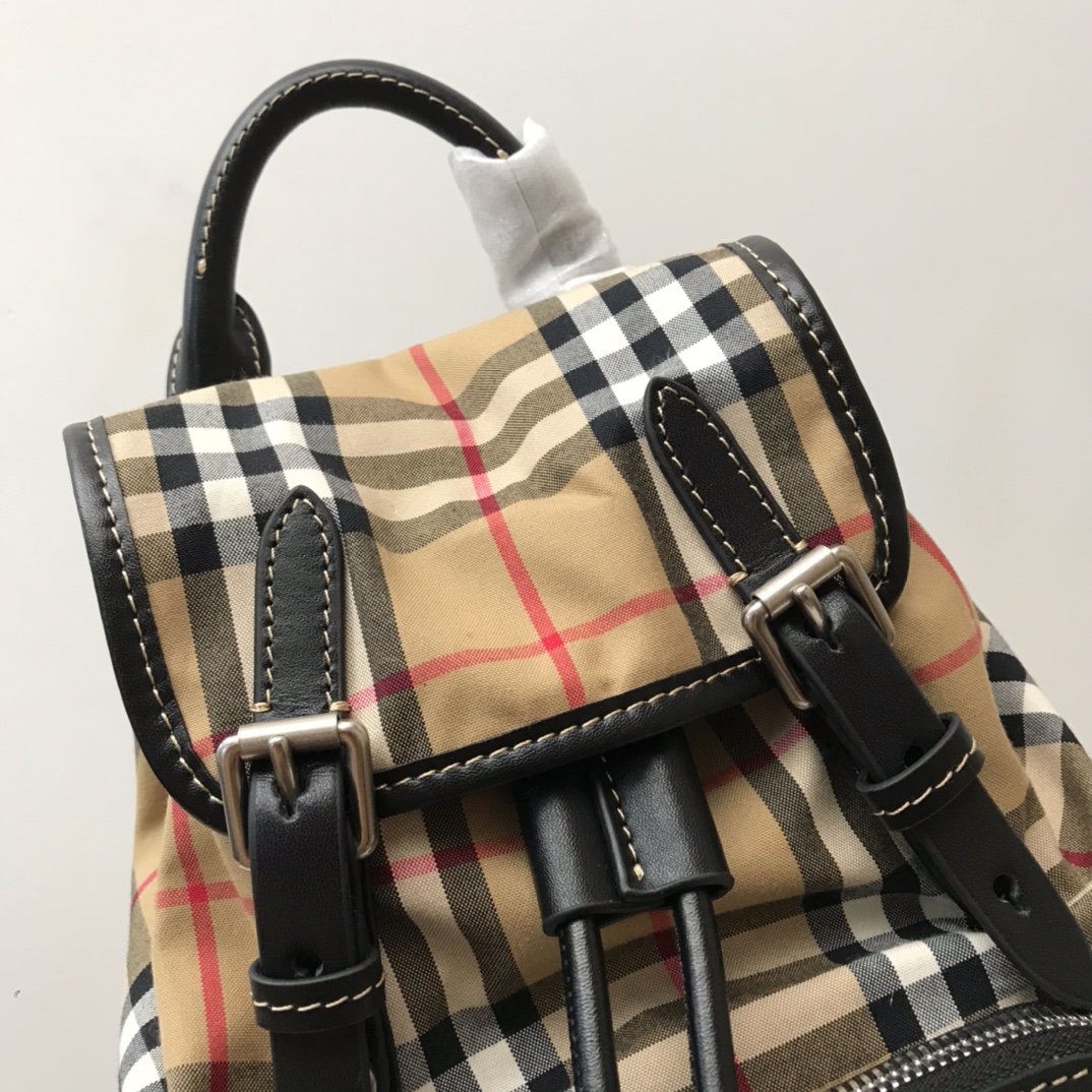 Burberry Medium Rucksack In Vintage Check Cotton Canvas-Sandy For Women, Women’s Bags 13in/33cm