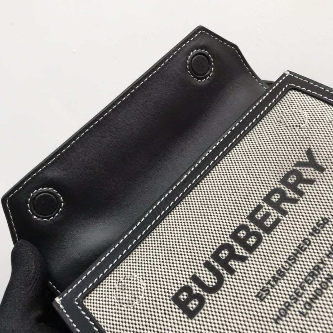 Burberry Mini Horseferry Print Title Bag With Pocket Detail Black For Women, Women’s Bags 7.5in/19cm 80428521