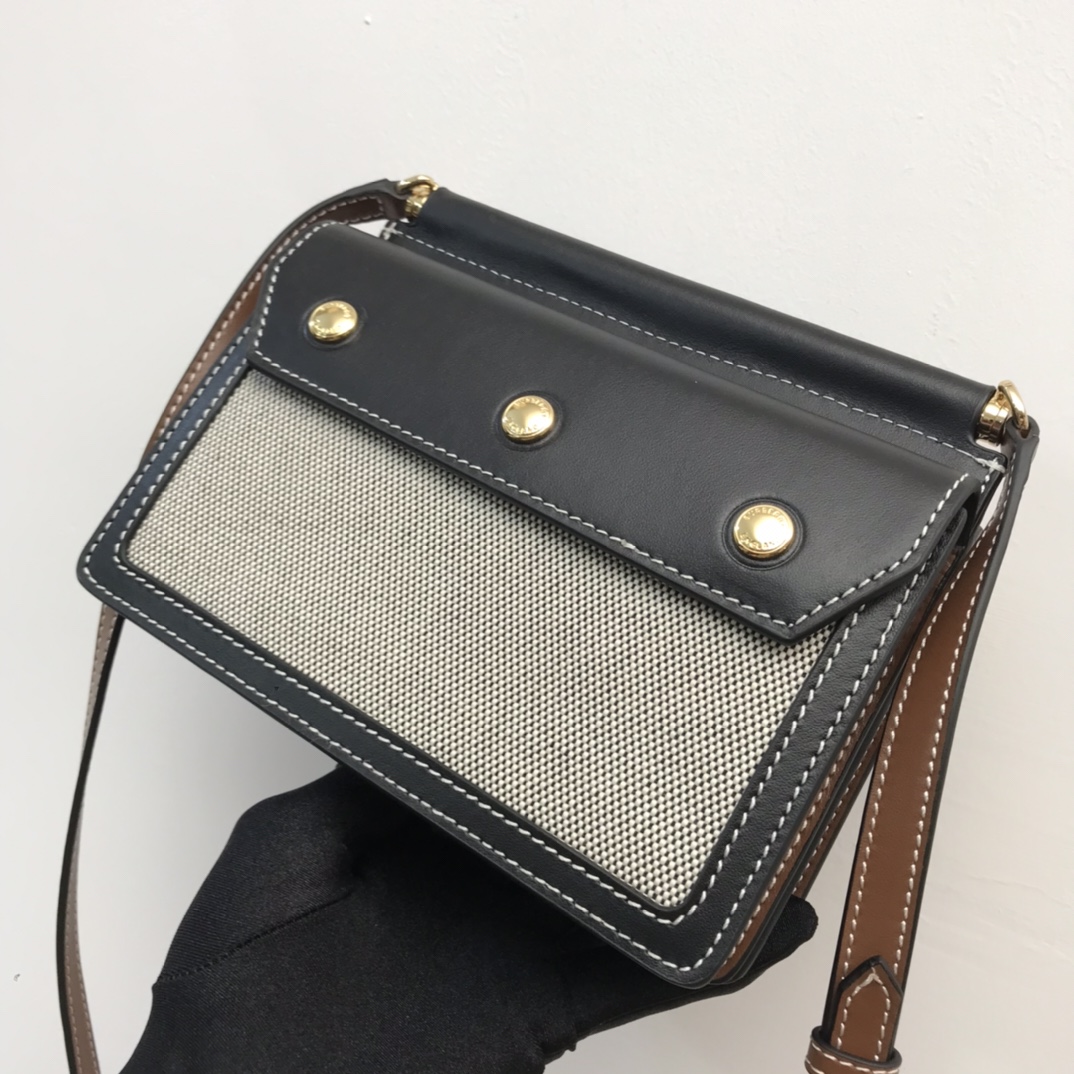 Burberry Mini Horseferry Print Title Bag With Pocket Detail Black For Women, Women’s Bags 7.5in/19cm 80428521