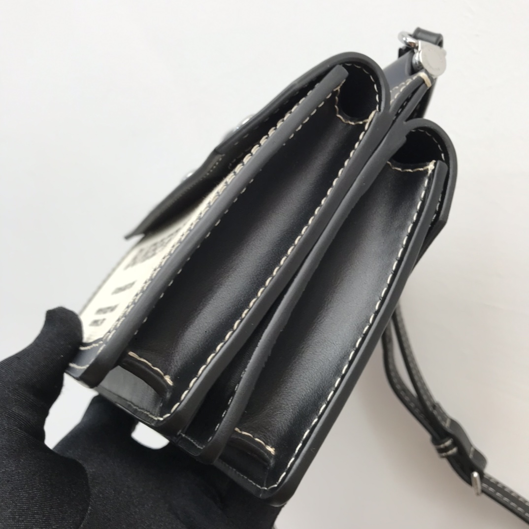 Burberry Mini Horseferry Print Title Bag With Pocket Detail For Women, Women’s Bags 7.5in/19cm