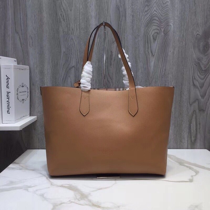 Burberry Reversible Tote Haymarket Canvas Medium For Women, Women’s Bags 19.3in/49cm