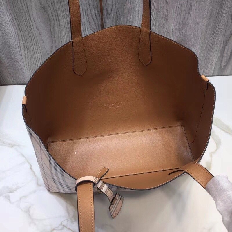 Burberry Reversible Tote Haymarket Canvas Medium For Women, Women’s Bags 19.3in/49cm