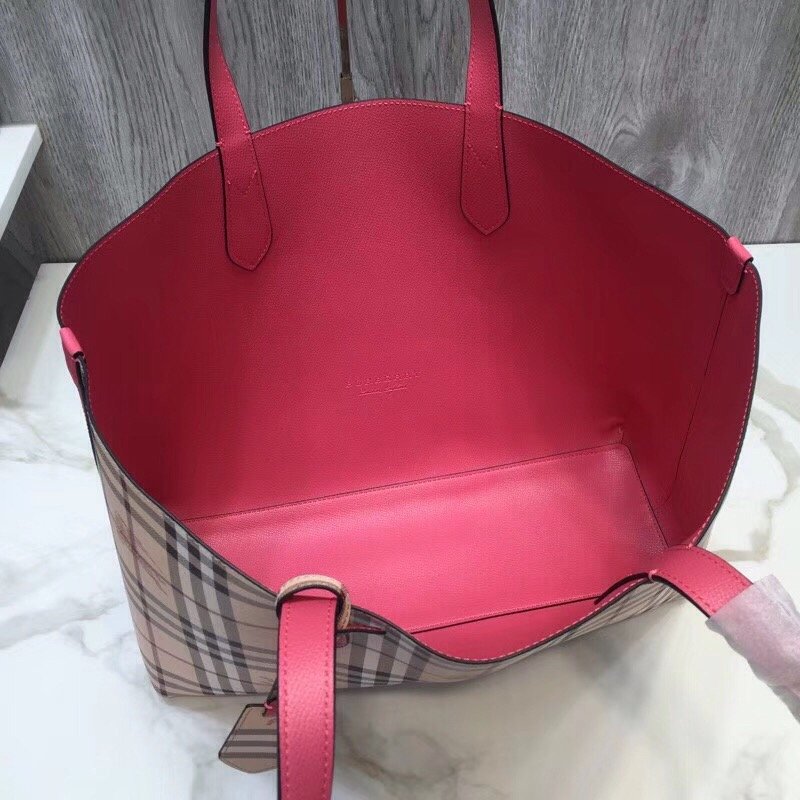 Burberry Reversible Tote Haymarket Canvas Medium For Women, Women’s Bags 19.3in/49cm
