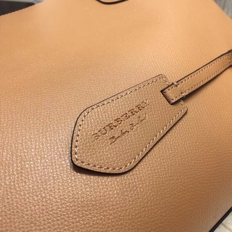 Burberry Reversible Tote Haymarket Canvas Medium For Women, Women’s Bags 19.3in/49cm