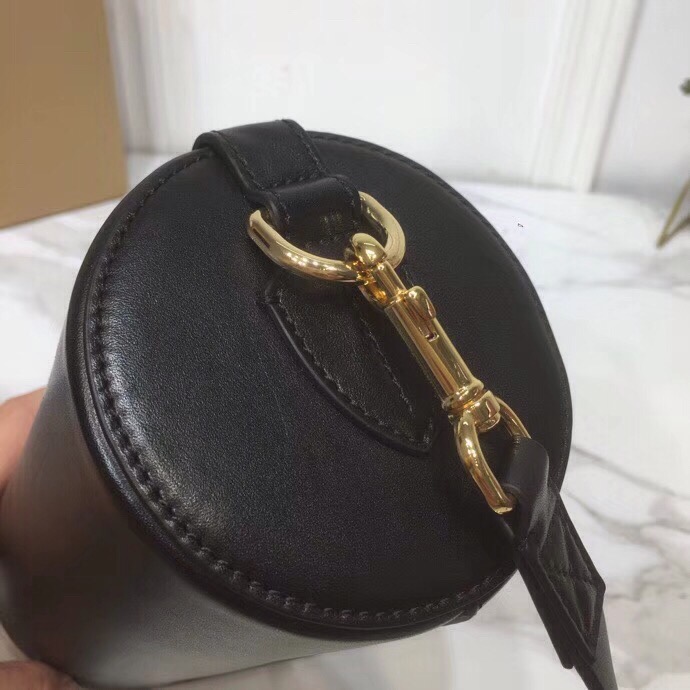 Burberry The Kingdom Motif Barrel Bag In Black For Women, Women’s Bags 8.3in/21cm