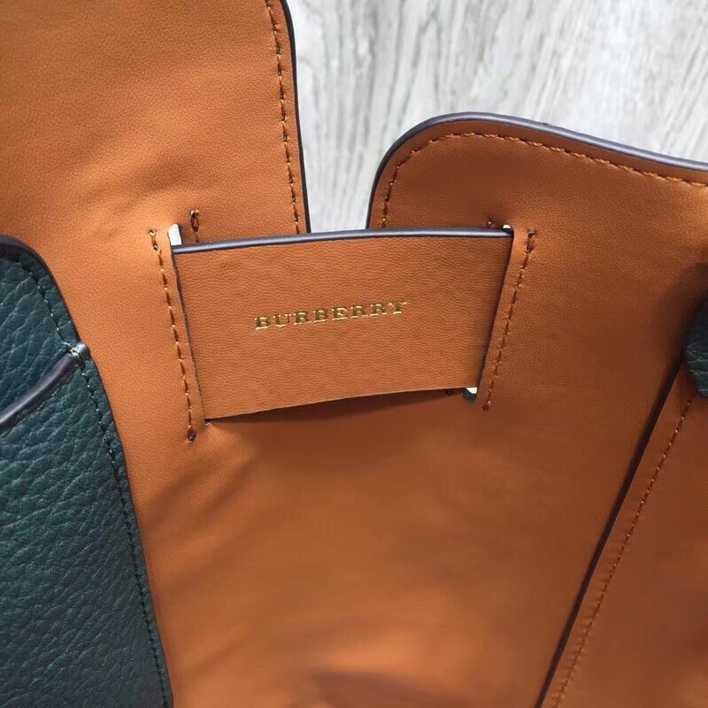 Burberry The Small Equestrian Knight Top Handle Belt Bag Green For Women, Women’s Bags 14in/36cm