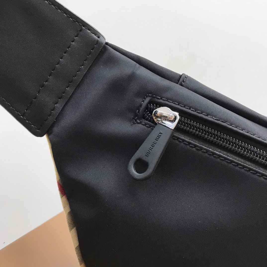 Burberry Vintage Check Nylon Sonny Bum Bag For Men, Men’s Bags 12.2in/31cm 80265571