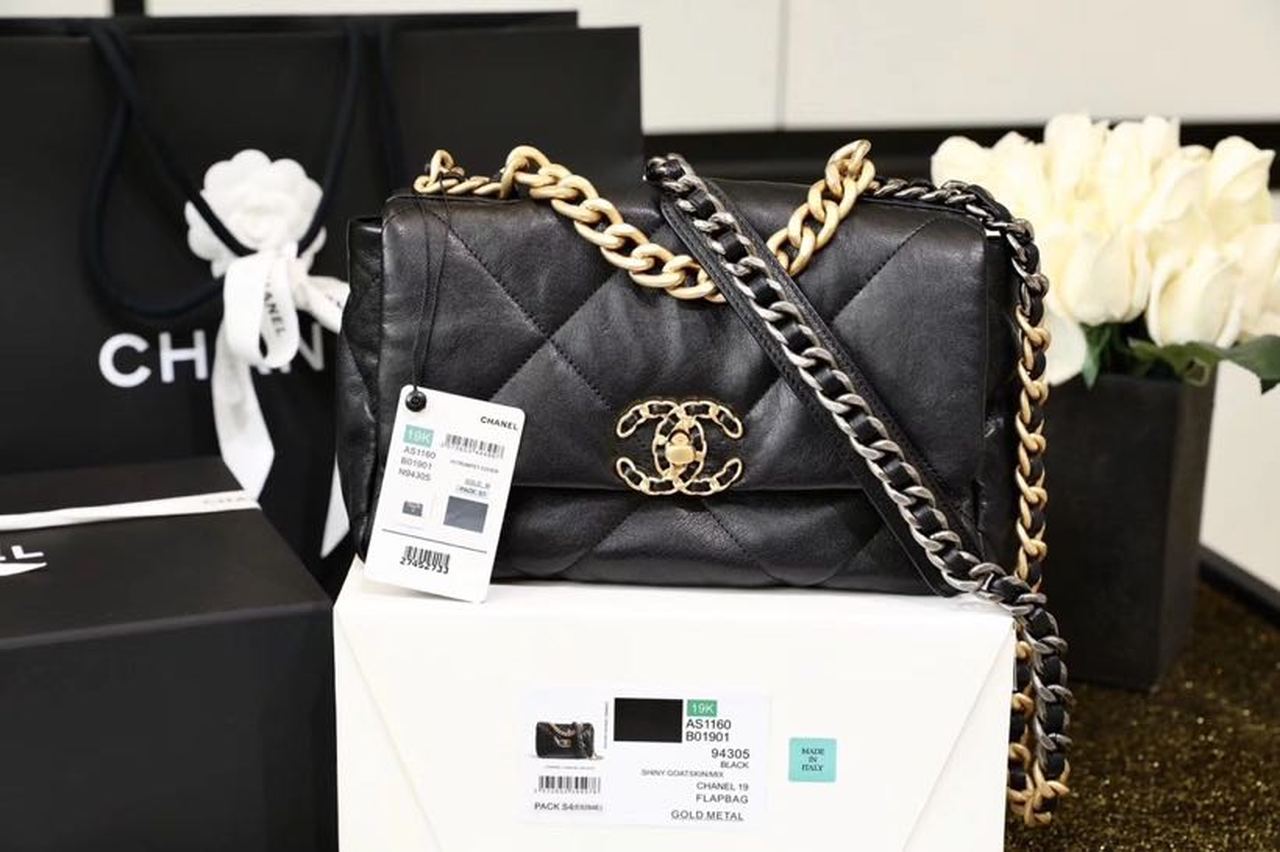 Chanel 19 Handbag 26cm Black For Women