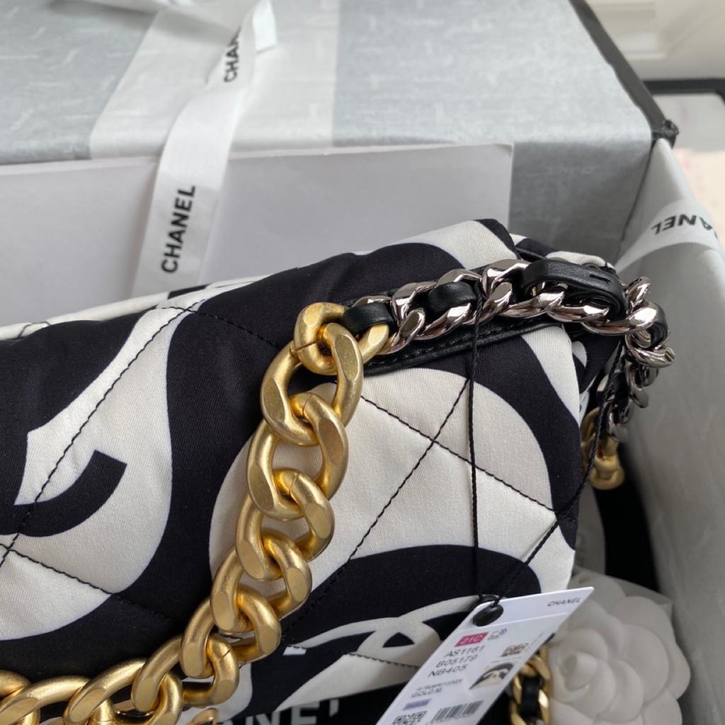 Chanel 19 Large Flap Bag White/Black For Women, Women’s Bags, Shoulder And Crossbody Bags 10.2in/26cm AS1161 NB405