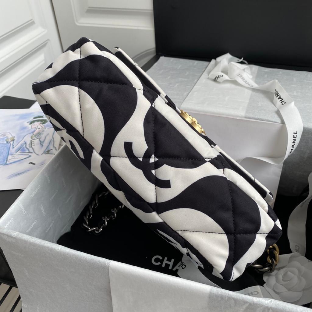 Chanel 19 Large Flap Bag White/Black For Women, Women’s Bags, Shoulder And Crossbody Bags 10.2in/26cm AS1161 NB405
