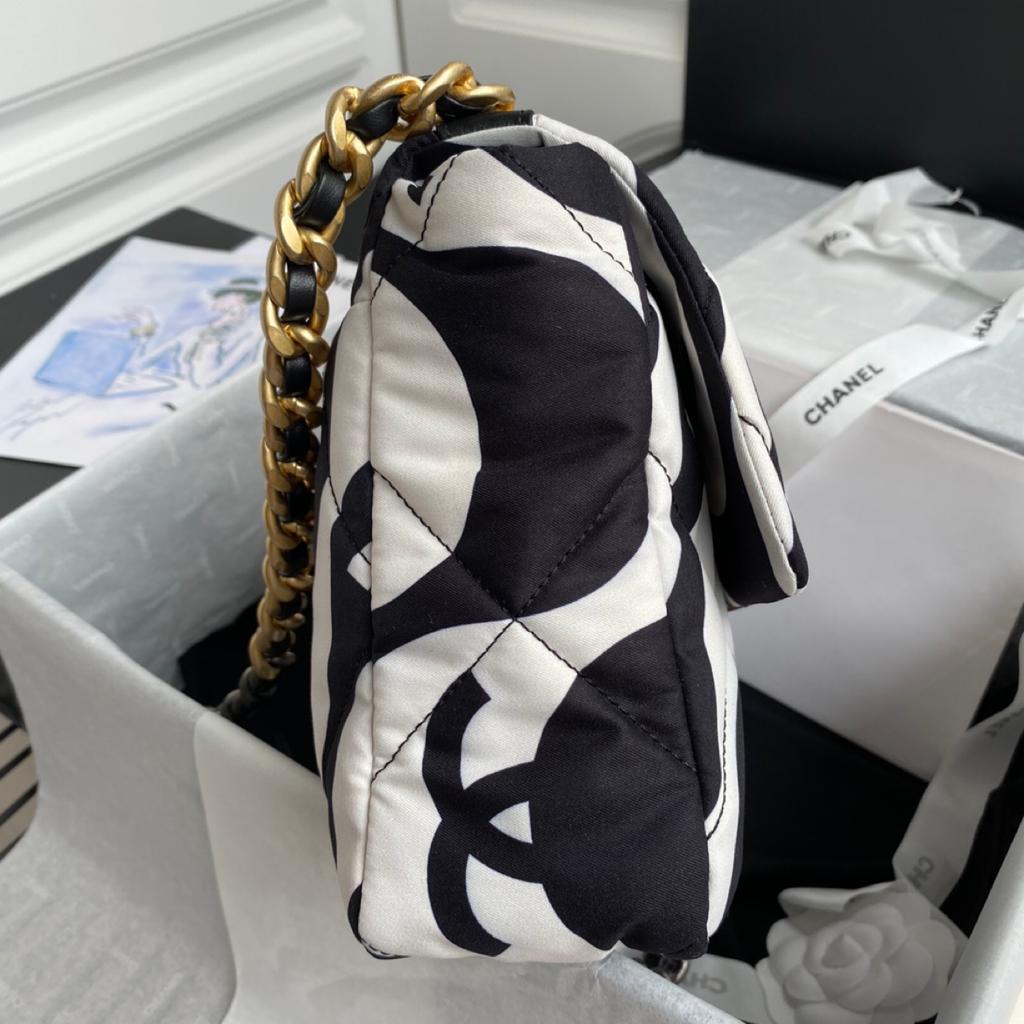 Chanel 19 Large Flap Bag White/Black For Women, Women’s Bags, Shoulder And Crossbody Bags 10.2in/26cm AS1161 NB405