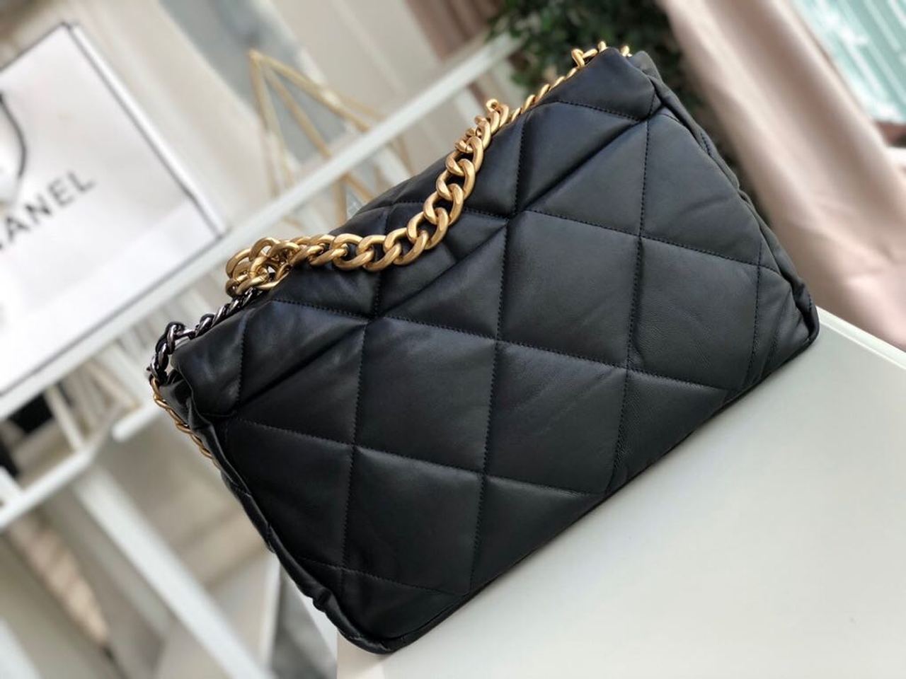 Chanel 19 Maxi Handbag Black For Women, Women’s Bags, Shoulder And Crossbody Bags 14in/36cm AS1162 94305