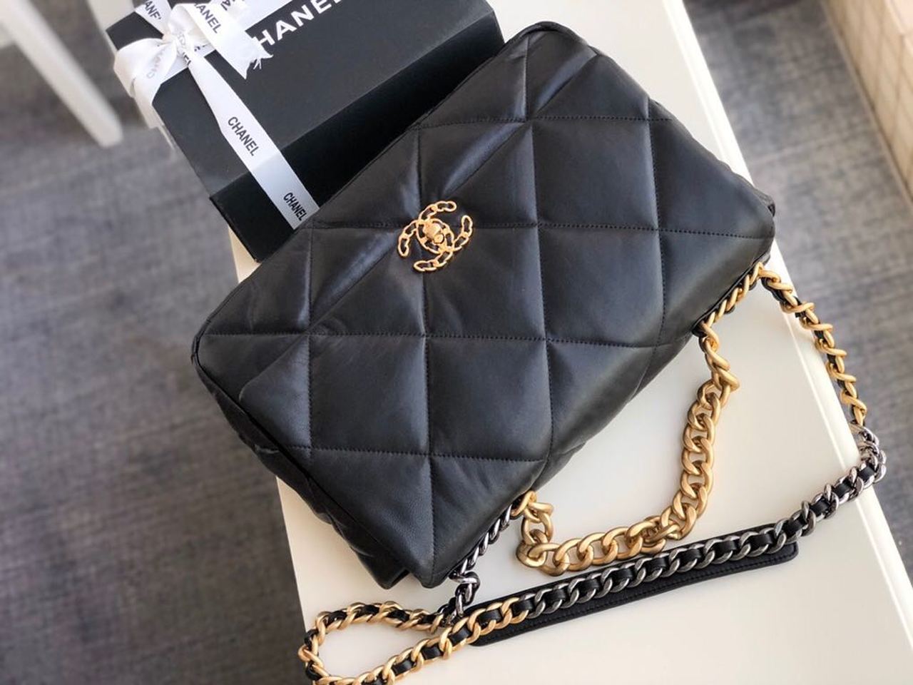 Chanel 19 Maxi Handbag Black For Women, Women’s Bags, Shoulder And Crossbody Bags 14in/36cm AS1162 94305