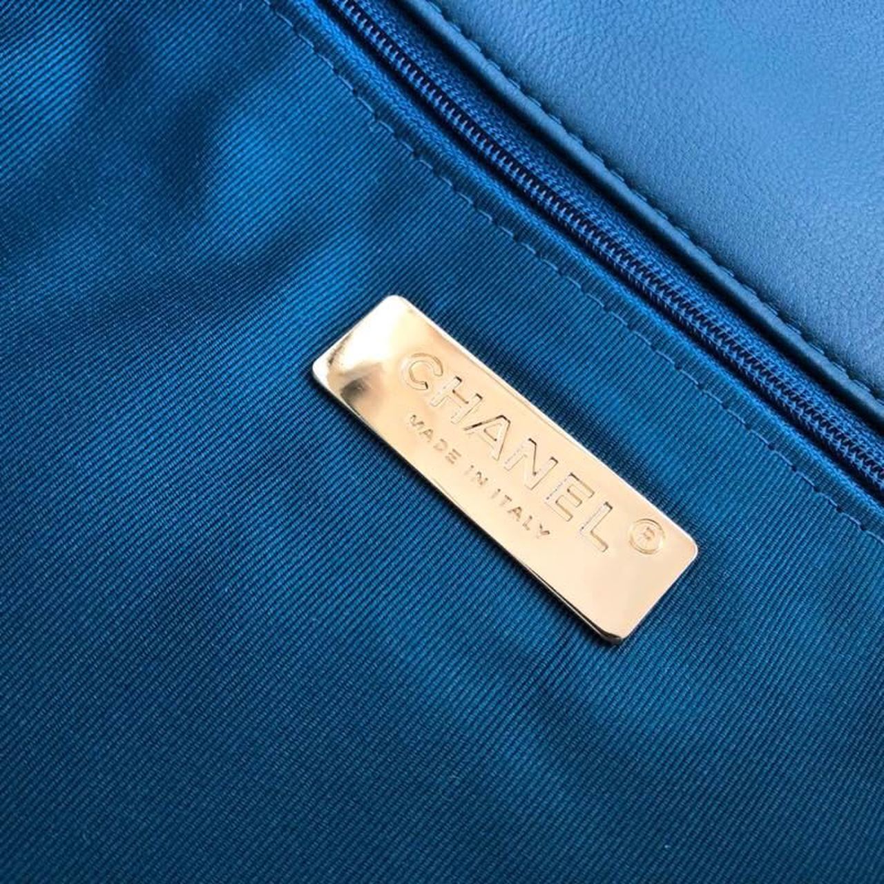 Chanel 19 Maxi Handbag Teal For Women, Women’s Bags, Shoulder And Crossbody Bags 14in/36cm