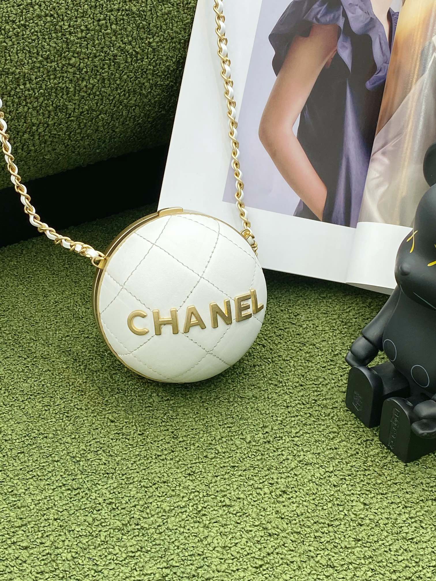 Chanel Ball Bag White and Gold Chain Bag For Women 23.5cm/9.25in
