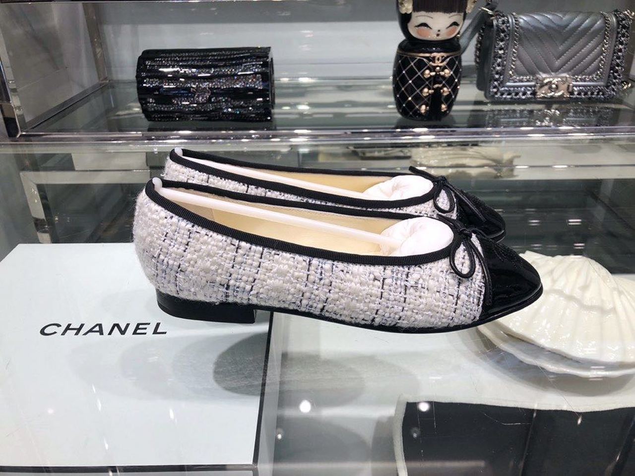 Chanel Ballerina Flats Tweed & Grosgrain Calfskin Leather Fall/Winter Collection Grey/Black