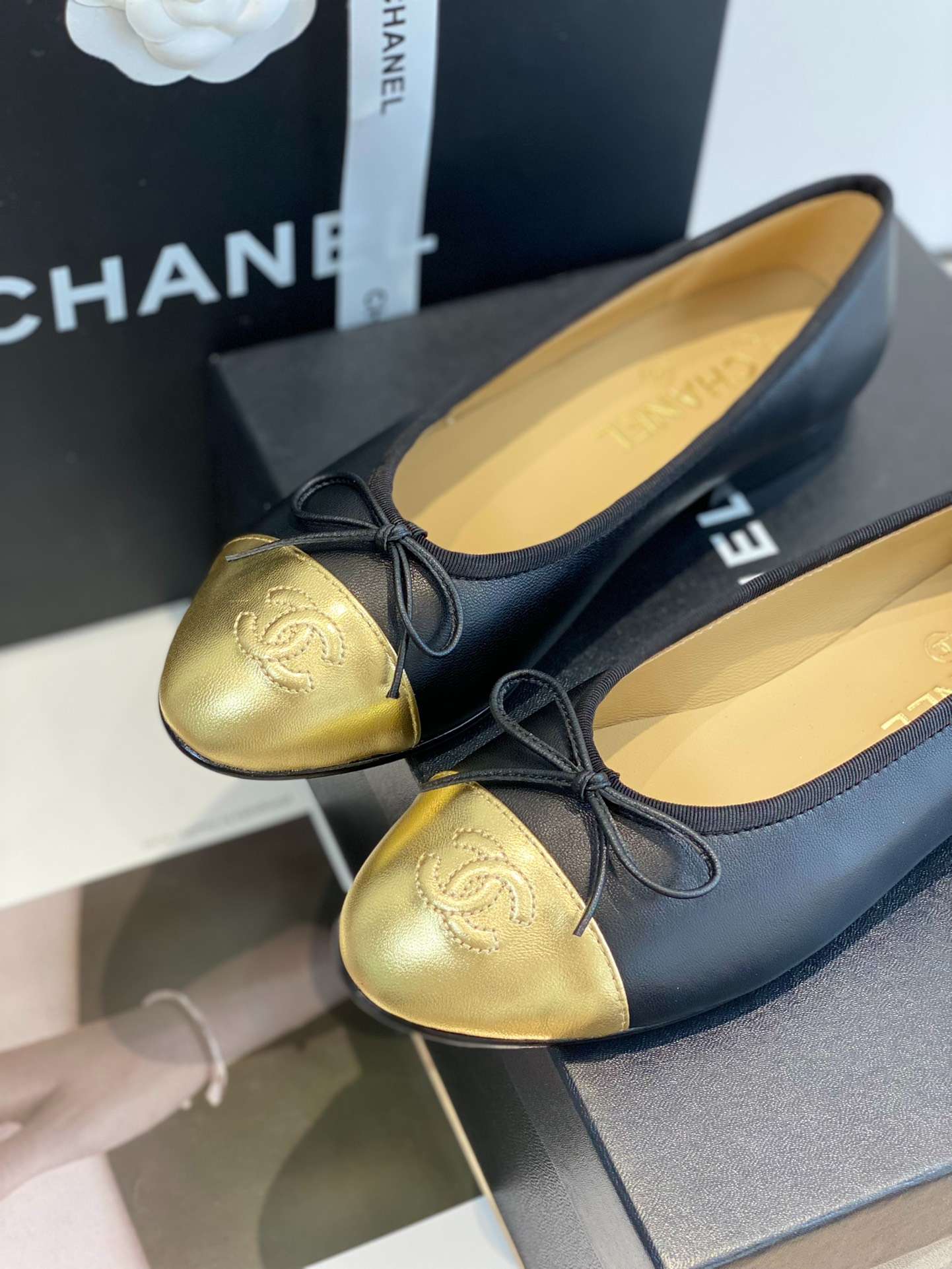 Chanel Ballet Flats Black/Gold For Women