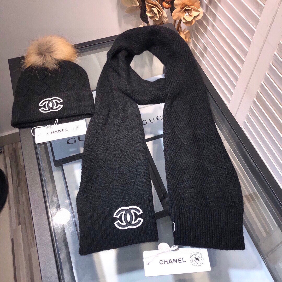 Chanel Beanie & Scarf Set In Black