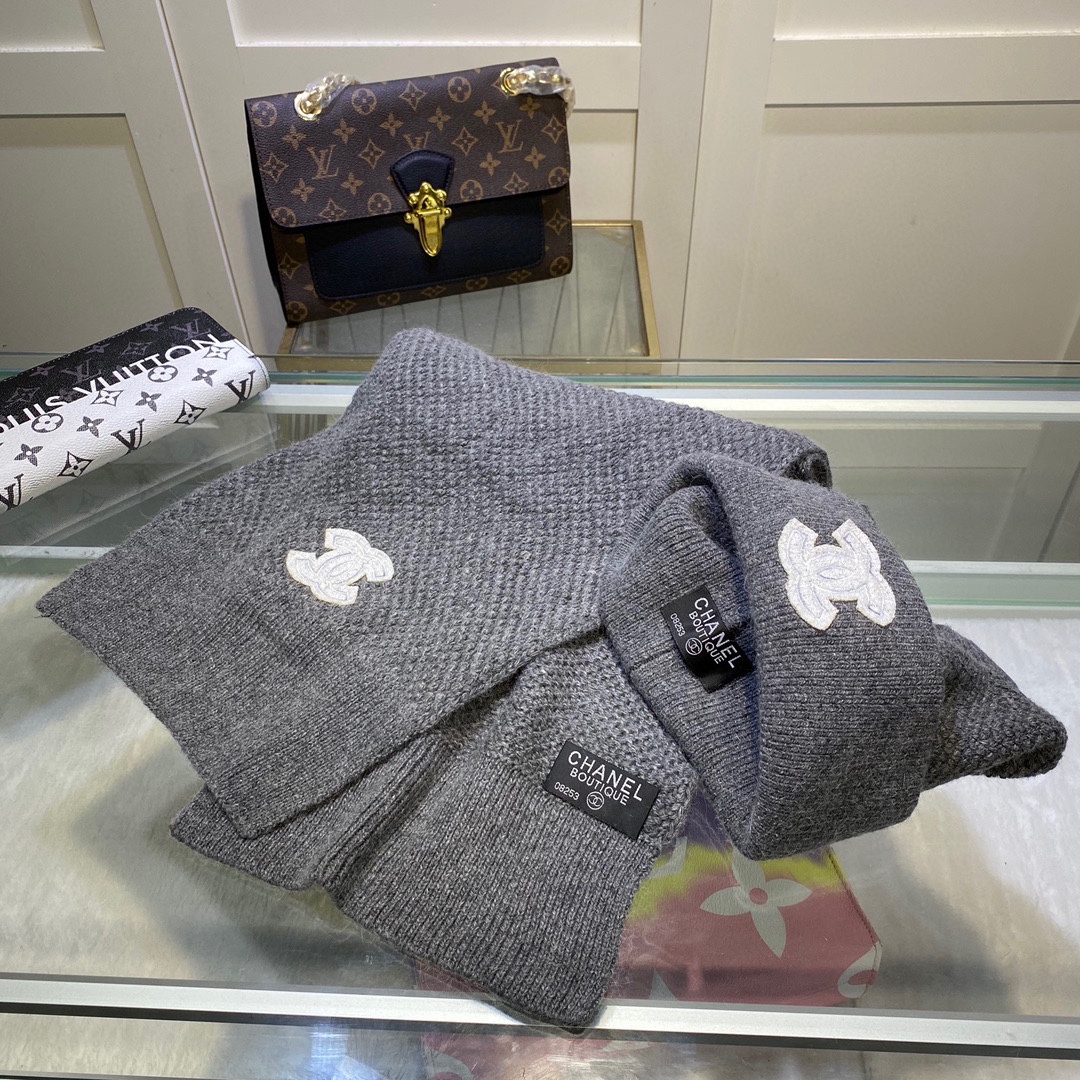 Chanel Beanie & Scarf Set In Grey