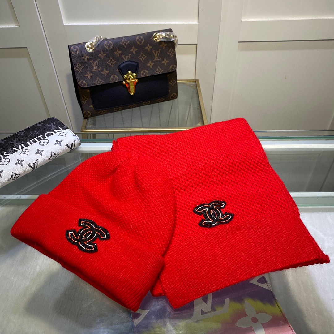 Chanel Beanie & Scarf Set In Red