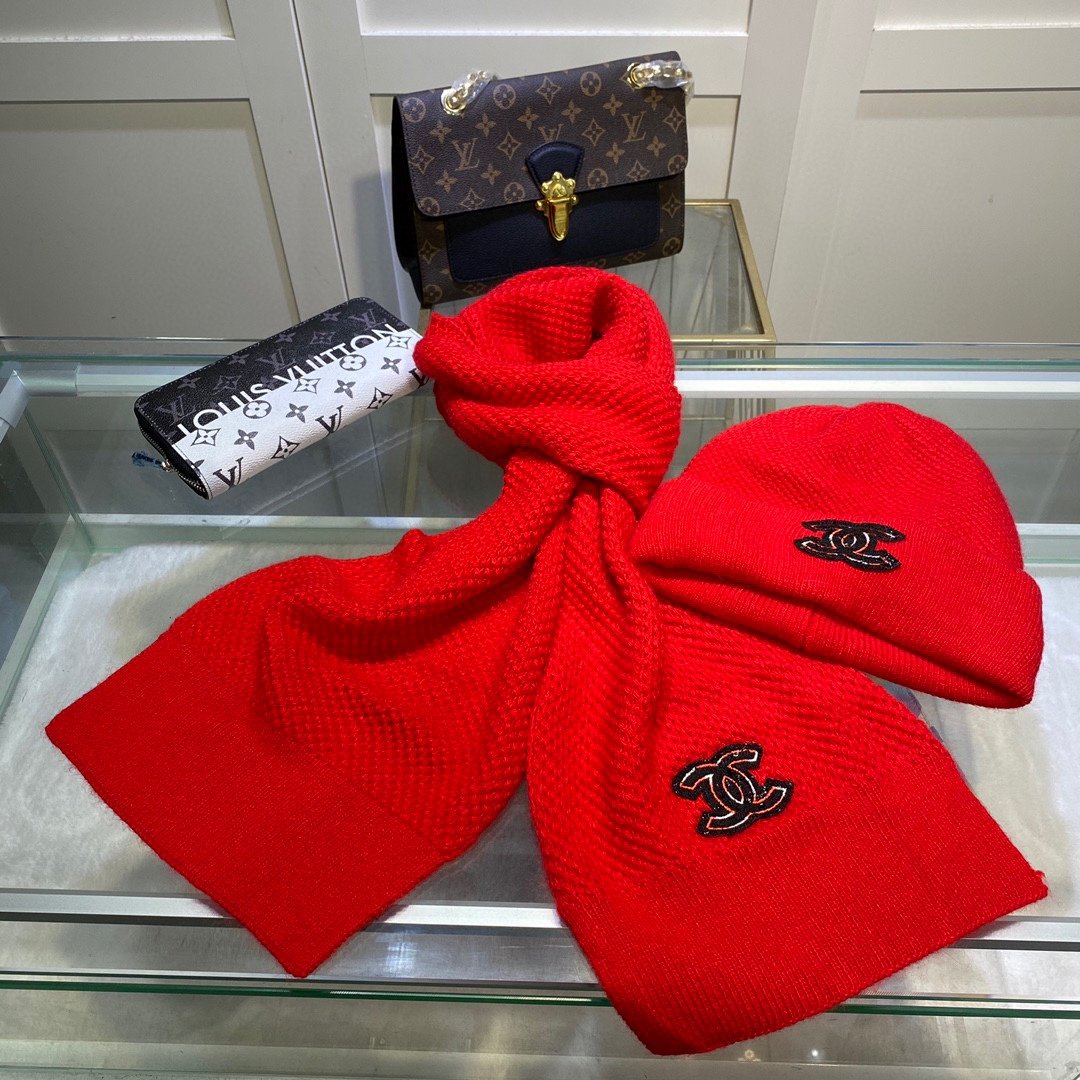 Chanel Beanie & Scarf Set In Red