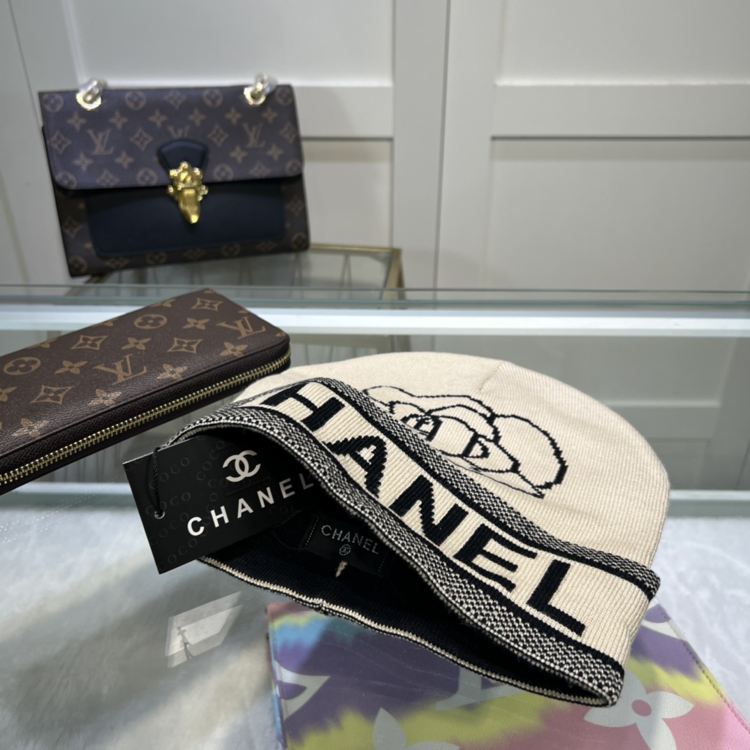 Chanel Beanie In Beige