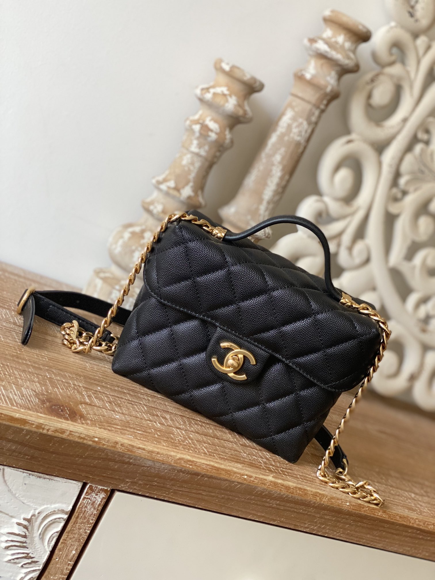 Chanel Box Vanity Bag With Handle Black/White For Women 6.8 in / 17.5 cm AS3729 10601