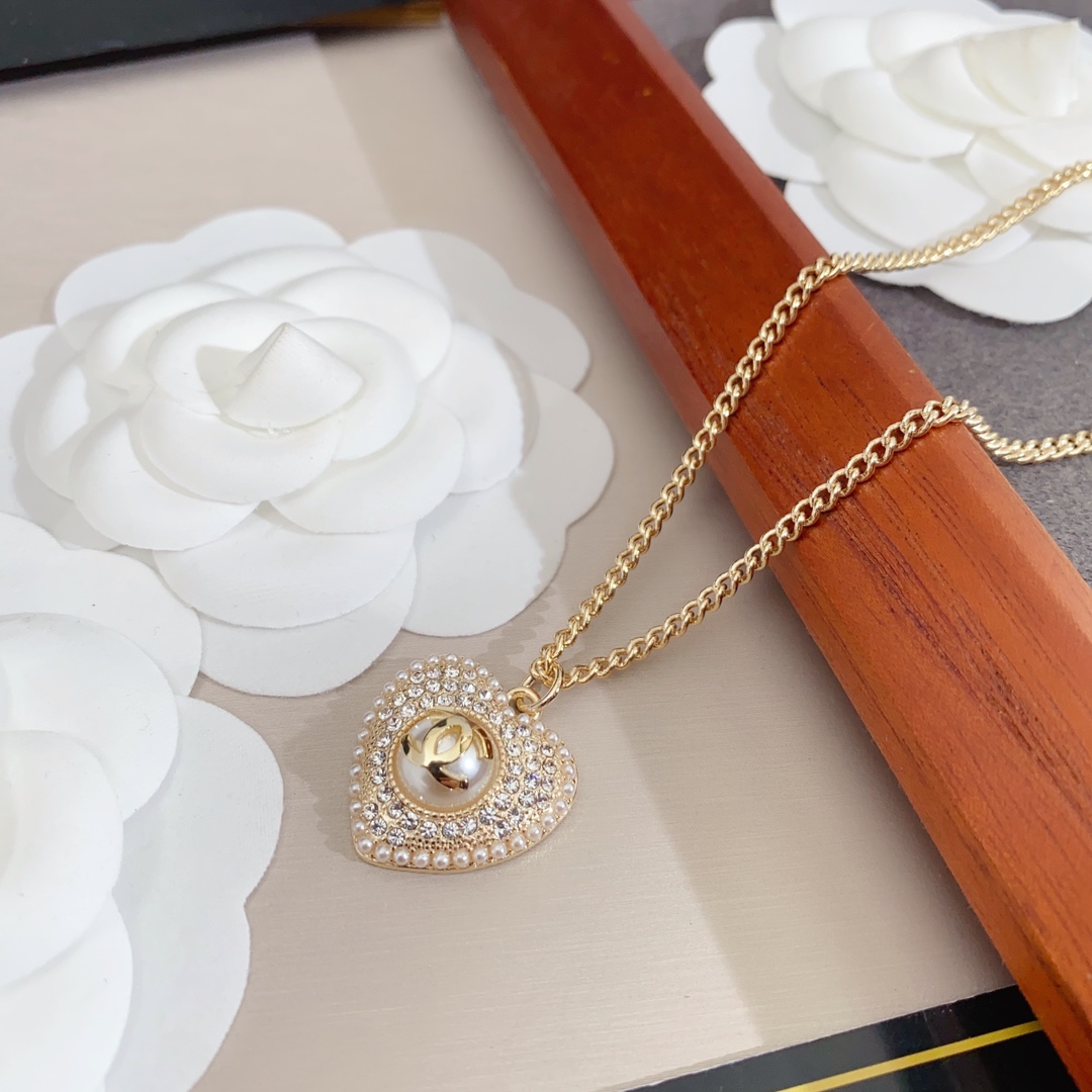 Chanel CC Crystal Heart Shape Necklace With Pearl Gold Tone For Women