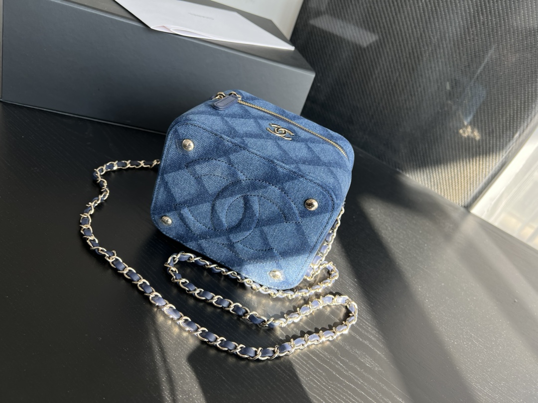 Chanel CC Denim Vanity Bag Blue/ Dark Blue For Women 5.9 in / 15 cm