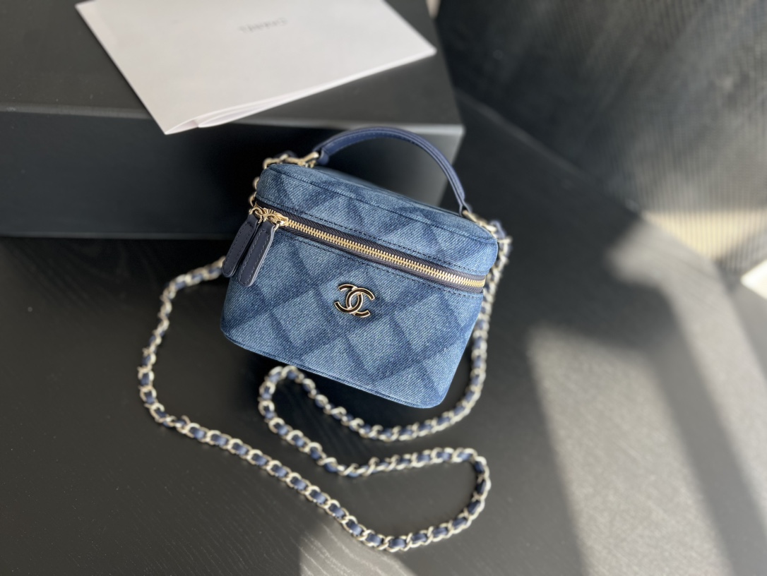 Chanel CC Denim Vanity Bag Blue/ Dark Blue For Women 5.9 in / 15 cm