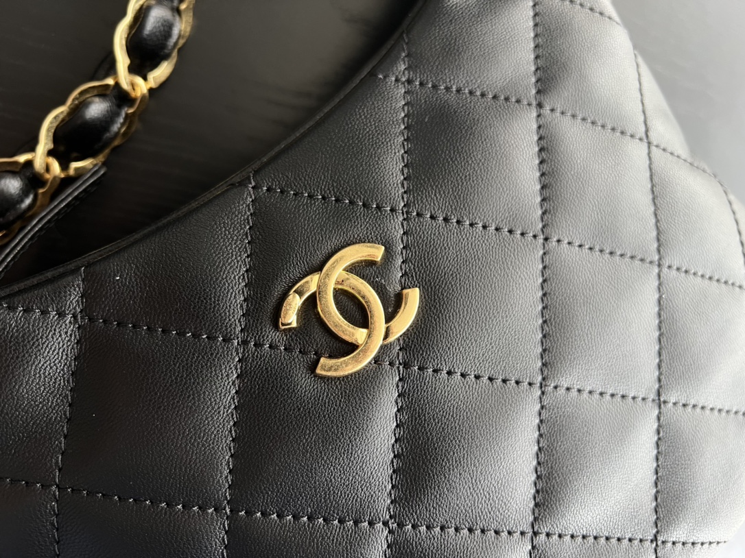 Chanel CC Hobo Bag Black/Pink For Women 9.4 in / 24 cm AS3562 94305