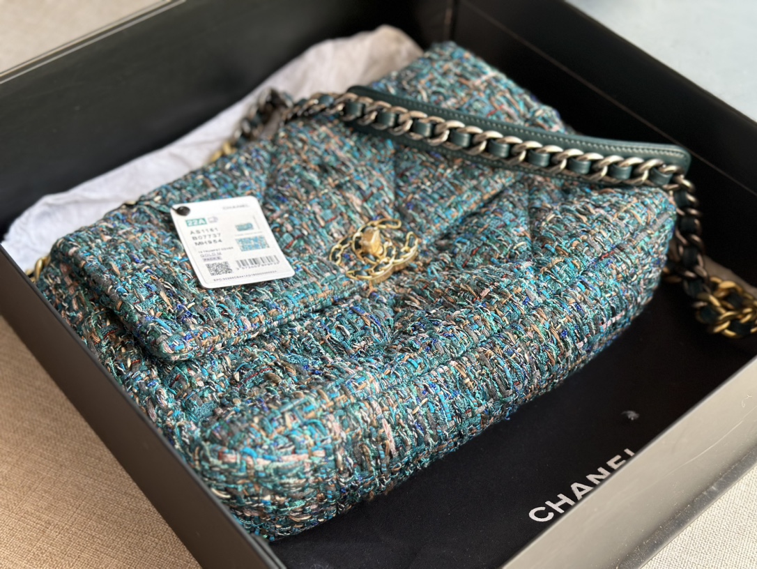 Chanel CC Medium 19 Maxi Bag Beige/Black And Yellow/ Blue For Women 14 in / 36 cm