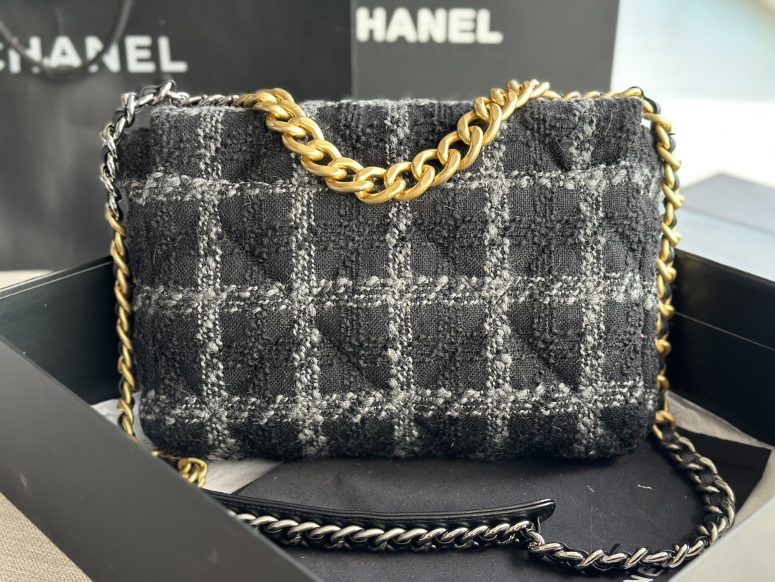 Chanel CC Medium 19 Maxi Bag White/Black/ Muticolor For Women 14 in / 36 cm