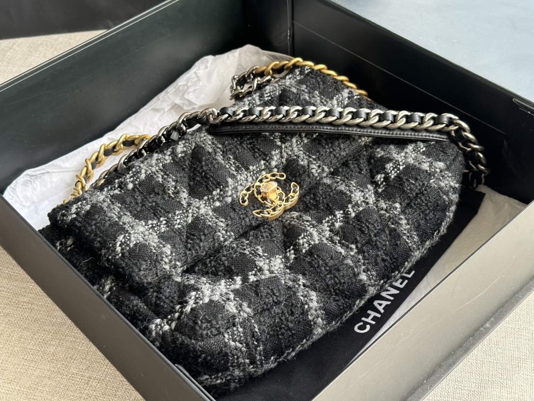 Chanel CC Medium 19 Maxi Bag White/Black/ Muticolor For Women 14 in / 36 cm