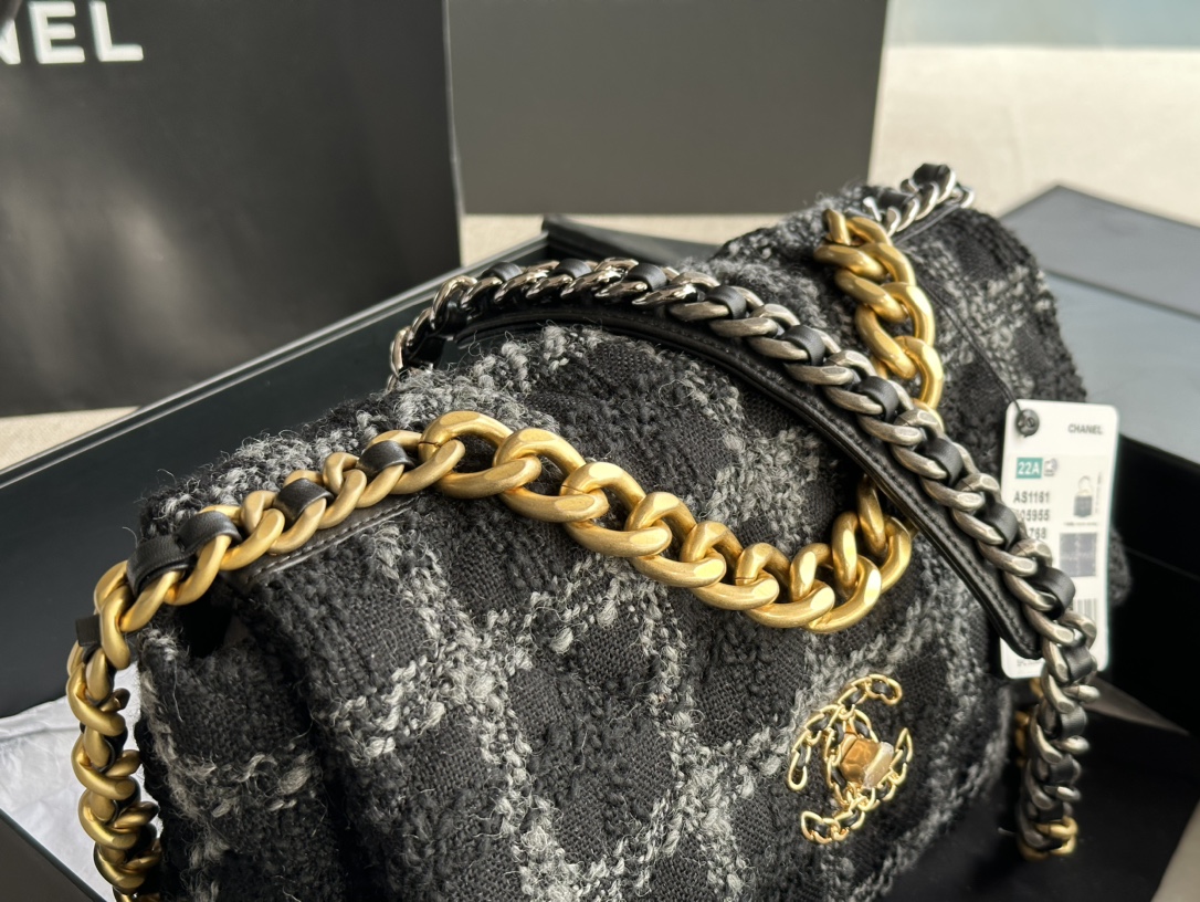 Chanel CC Medium 19 Maxi Bag White/Black/ Muticolor For Women 14 in / 36 cm