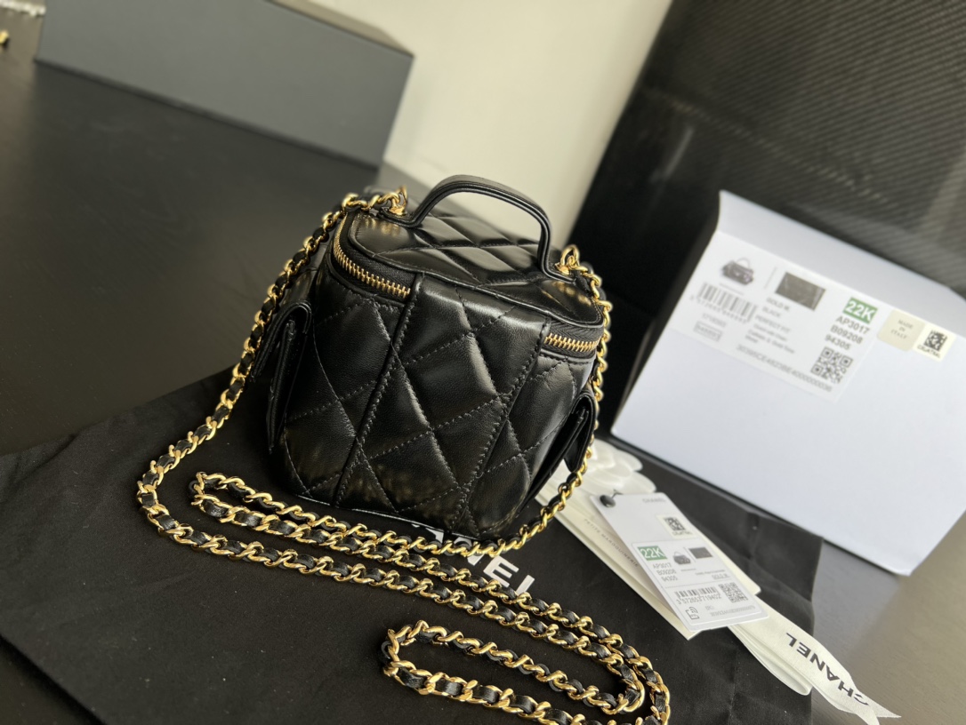 Chanel CC Vanity With Chain Bag Green Khaki /Black/White For Women 4.3 in/ 11 cm  AP3016 NK297