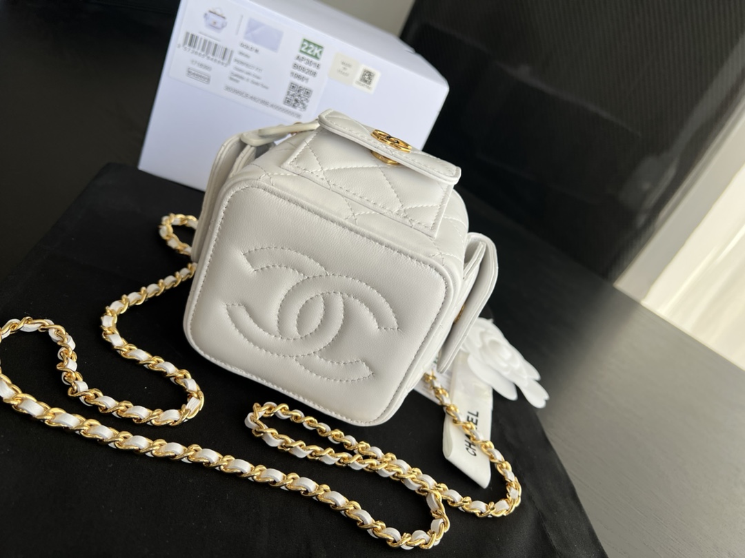 Chanel CC Vanity With Chain Bag Green Khaki /Black/White For Women 4.3 in/ 11 cm  AP3016 NK297