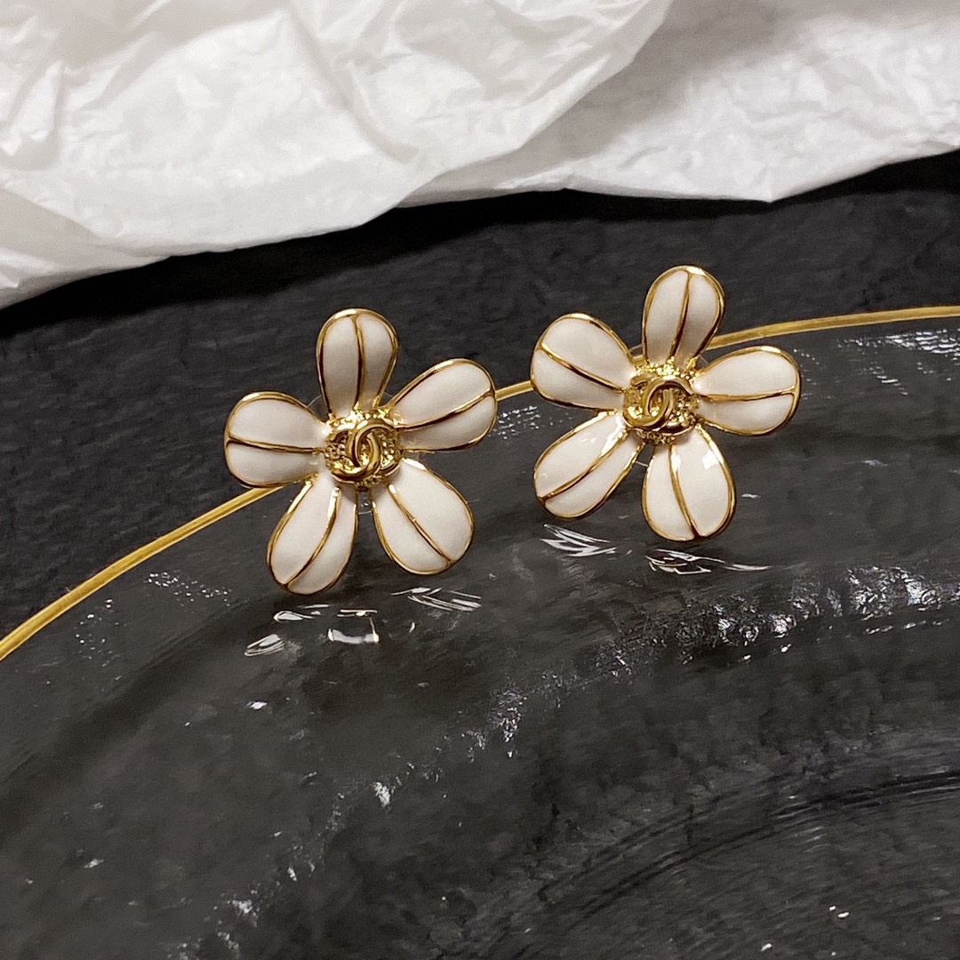 Chanel Classic Flower Earrings White For Women