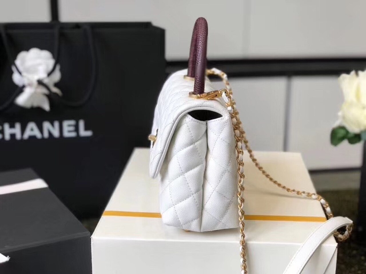 Chanel Coco Handle Quilted Lizard Handle Bag 24cm Caviar Leather Gold Hardware Spring/Summer Act 1 Collection, White