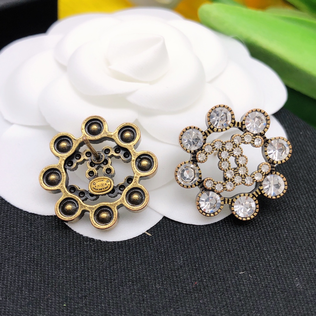 Chanel Diamond Round Stud Earrings White For Women
