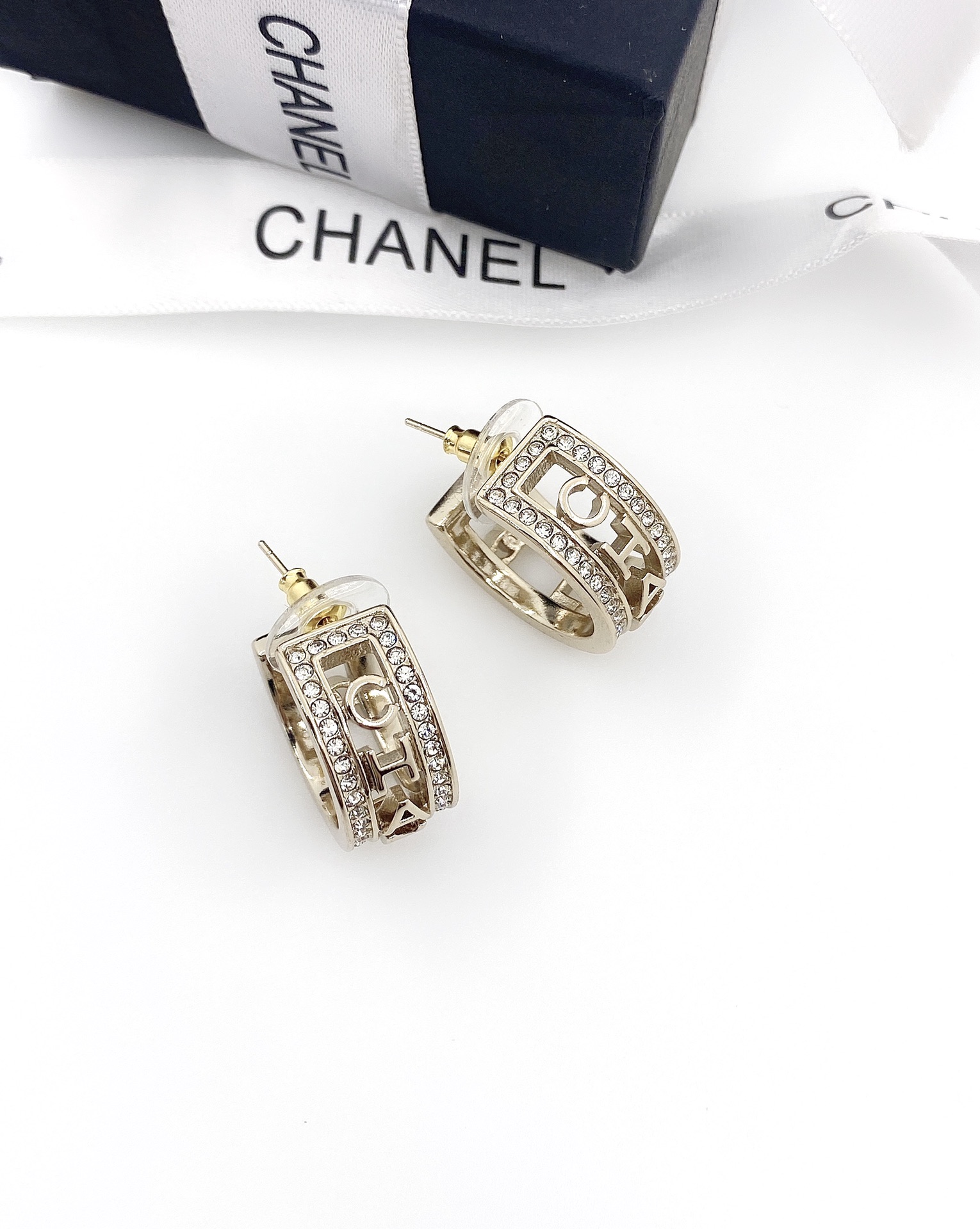 Chanel Engraving The Letter C-H-A-N-E-L Earrings Gold Tone For Women