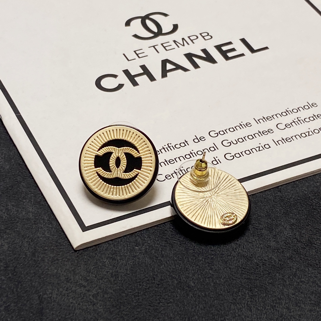Chanel Huge Button Motif Earrings Gold For Women